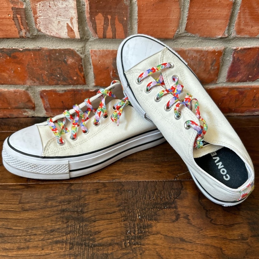 CONVERSE Limited Edition cream low top platform converse with floral detail🌸